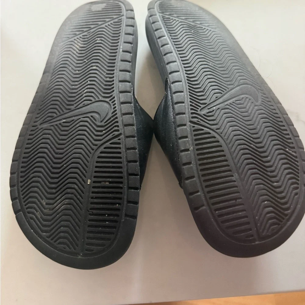 Mens size 8 nike slides